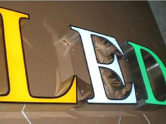 崇义介绍LED招牌的基础知识。