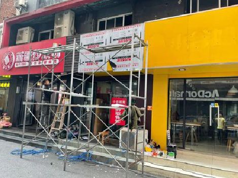 崇义制作广告招牌如何避免它发黄？